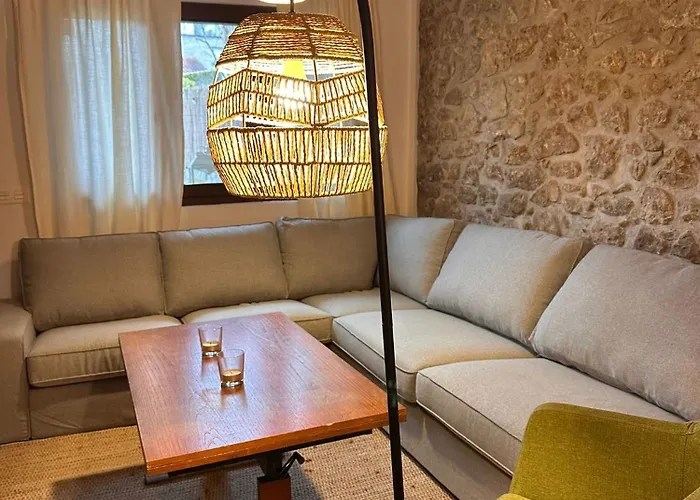 Casa De Piedra Reformada, Playa Poo, Llanes * Póo